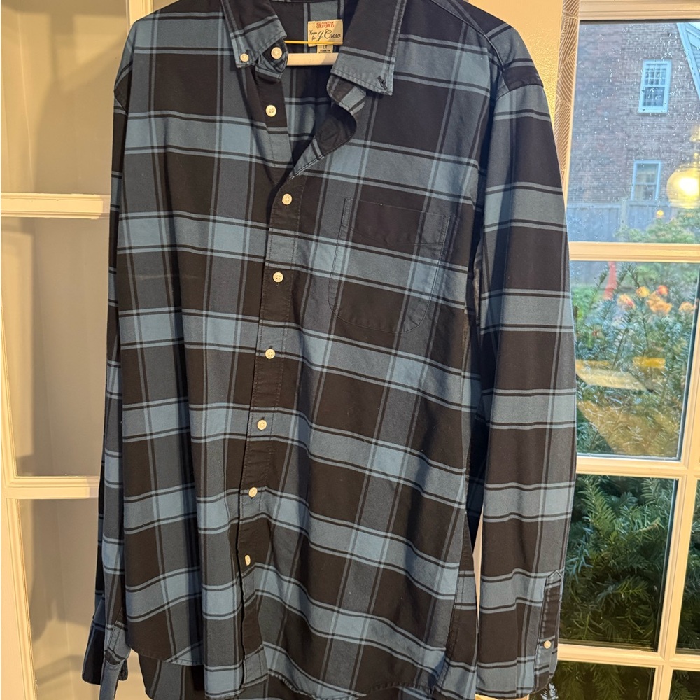J Crew  Men’s All Cotton Oxford Shirt Long Sleeves Size Large Color Blue Black